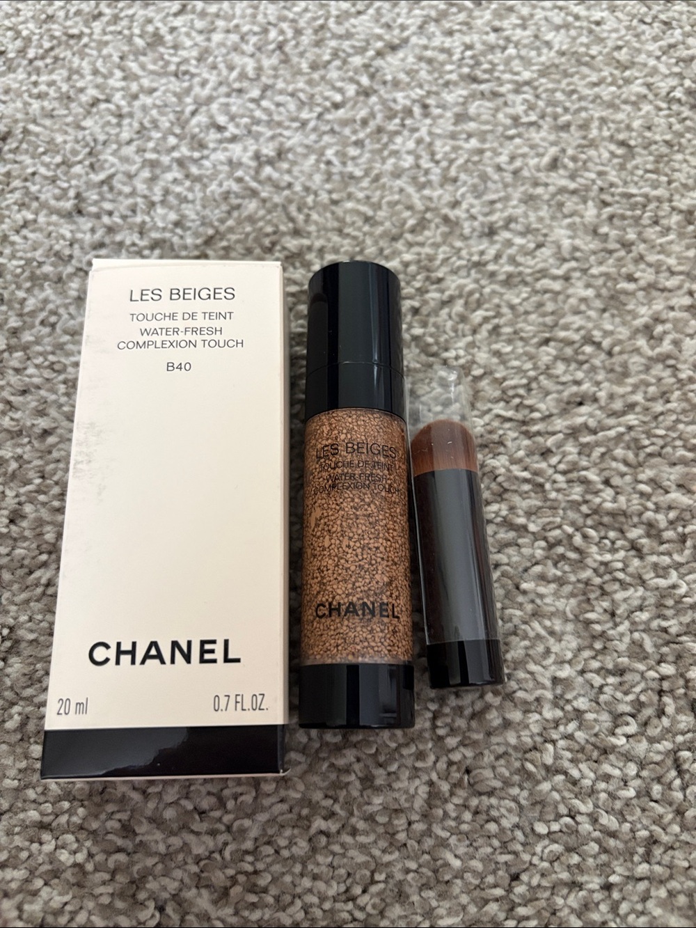CHANEL Les Beiges Water-Fresh Complexion Touch B40 - Beige